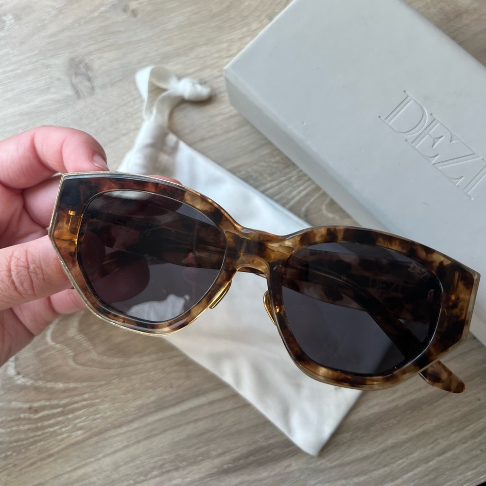 DEZI Charge it sunglasses in dark roast